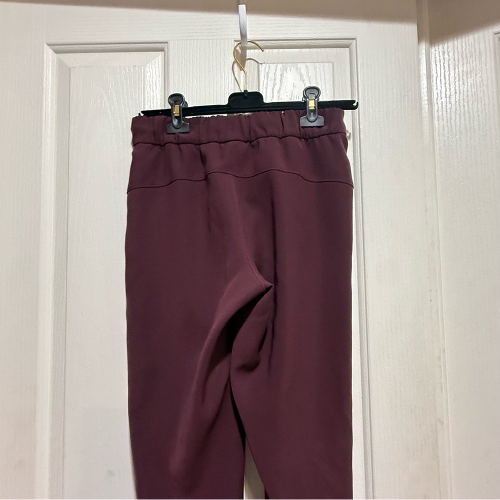 Lululemon On the Fly Jogger Pant *Woven Cassis Size 4 Small EUC Lounge wear - Picture 8 of 10